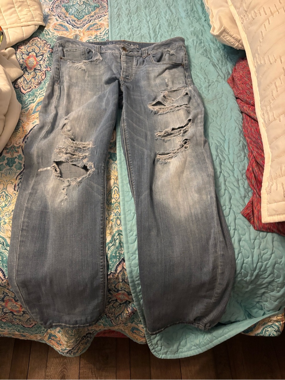 American Eagle Outfitters Light Blue Distressed Boyfriend Jeans